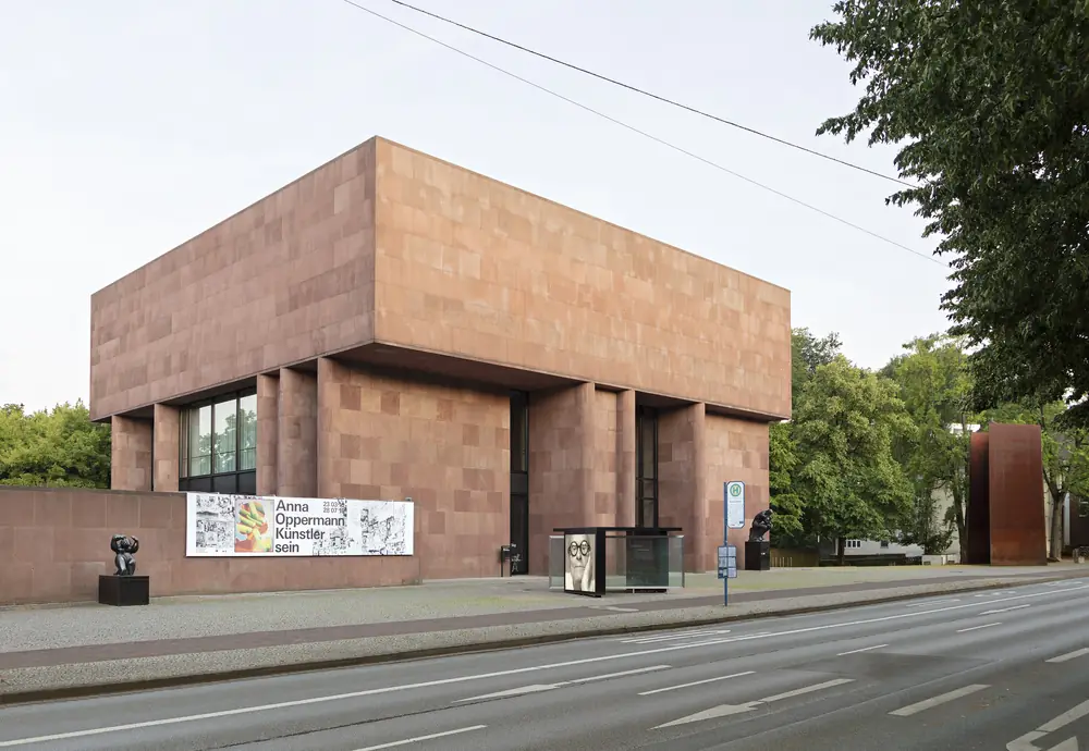 The red sandstone cube of the Kunsthalle Bielefeld